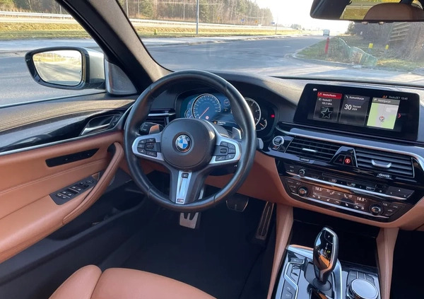 BMW Seria 5 cena 149900 przebieg: 119000, rok produkcji 2017 z Kielce małe 667